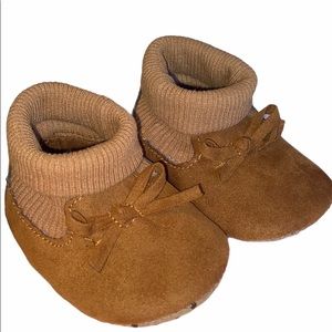 Old Navy Faux Suede Booties 3-6m new without tags